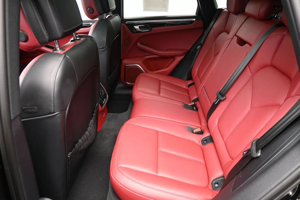 Certified 2023 Porsche Macan S AWD/4WD image 7