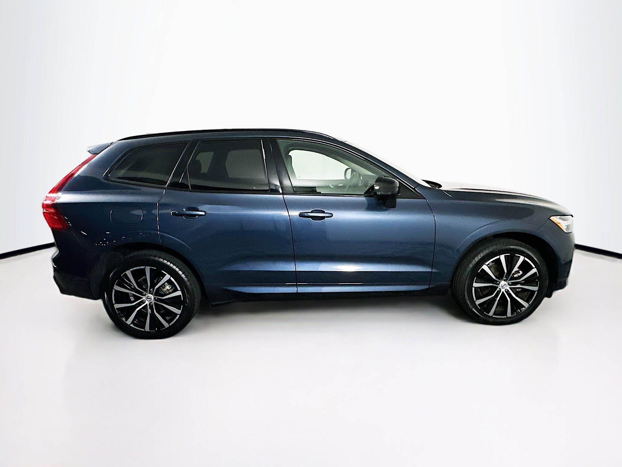 Used 2025 Volvo XC60 B5 Plus image 10