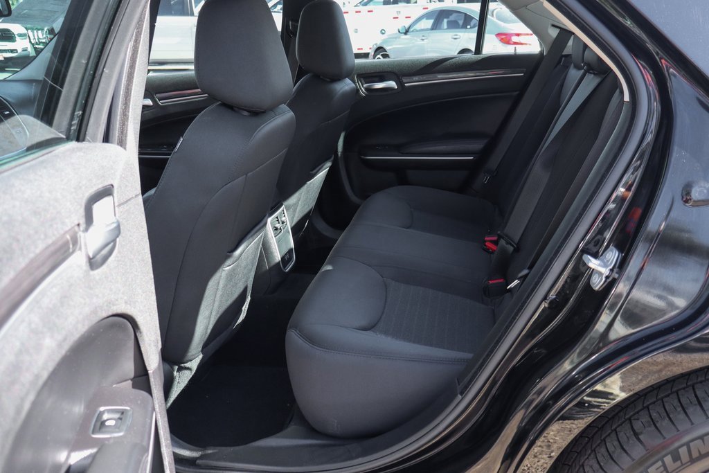Used 2022 Chrysler 300 Touring image 38