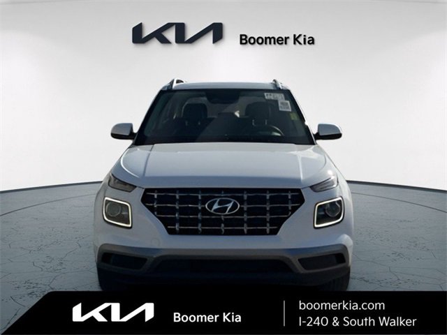 Used 2024 Hyundai Venue Limited image 2