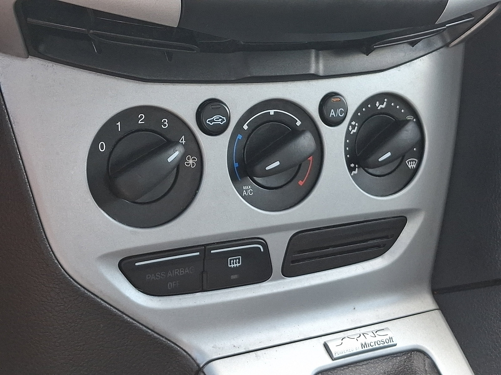 Used 2014 Ford Focus SE FWD image 17