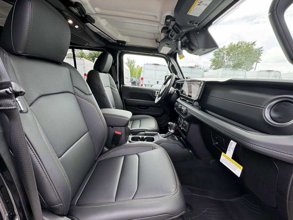 New 2025 Jeep Wrangler Sahara w/ Technology Group image 16