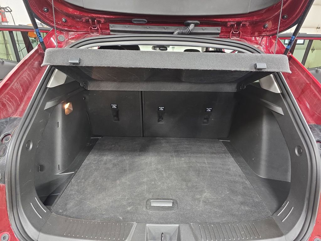 Used 2025 Chevrolet Trax LT w/ LT Convenience Package image 12