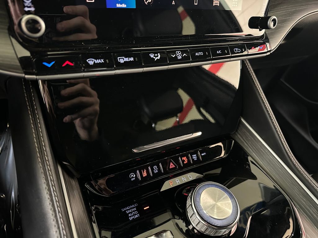 Certified 2024 Jeep Wagoneer Series II w/ Flexible Seating Group AWD/4WD image 28