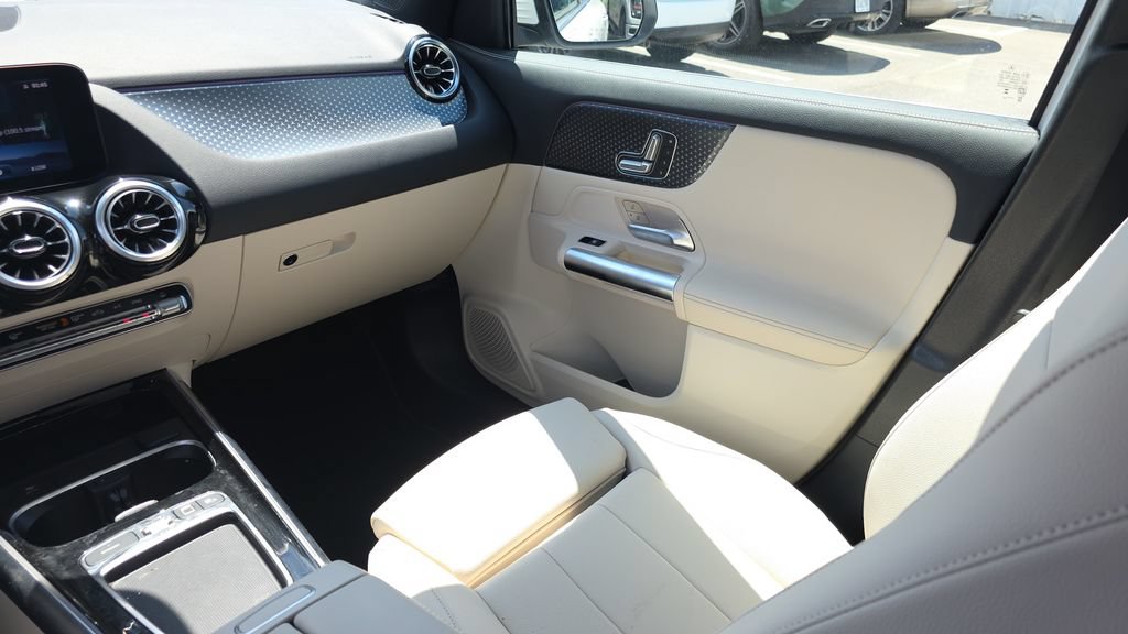 Certified 2025 Mercedes-Benz GLA 250 image 27