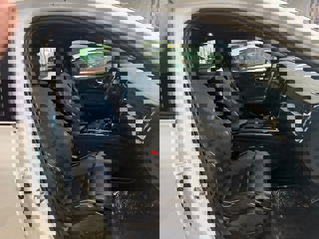 Used 2020 Volvo S60 T6 R-Design image 11