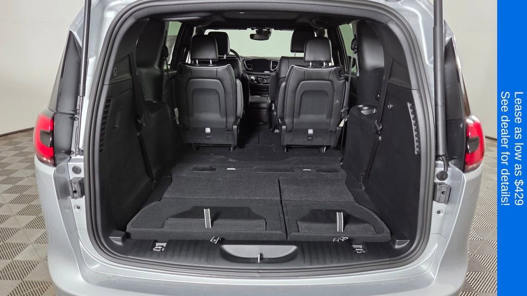 New 2026 Chrysler Pacifica Limited FWD image 10