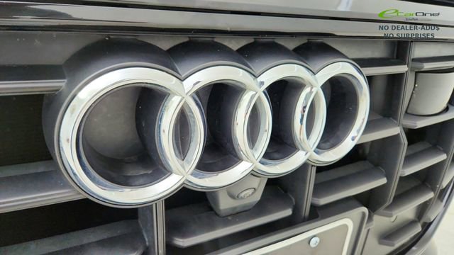 Used 2020 Audi Q8 Prestige w/ Prestige Package image 16