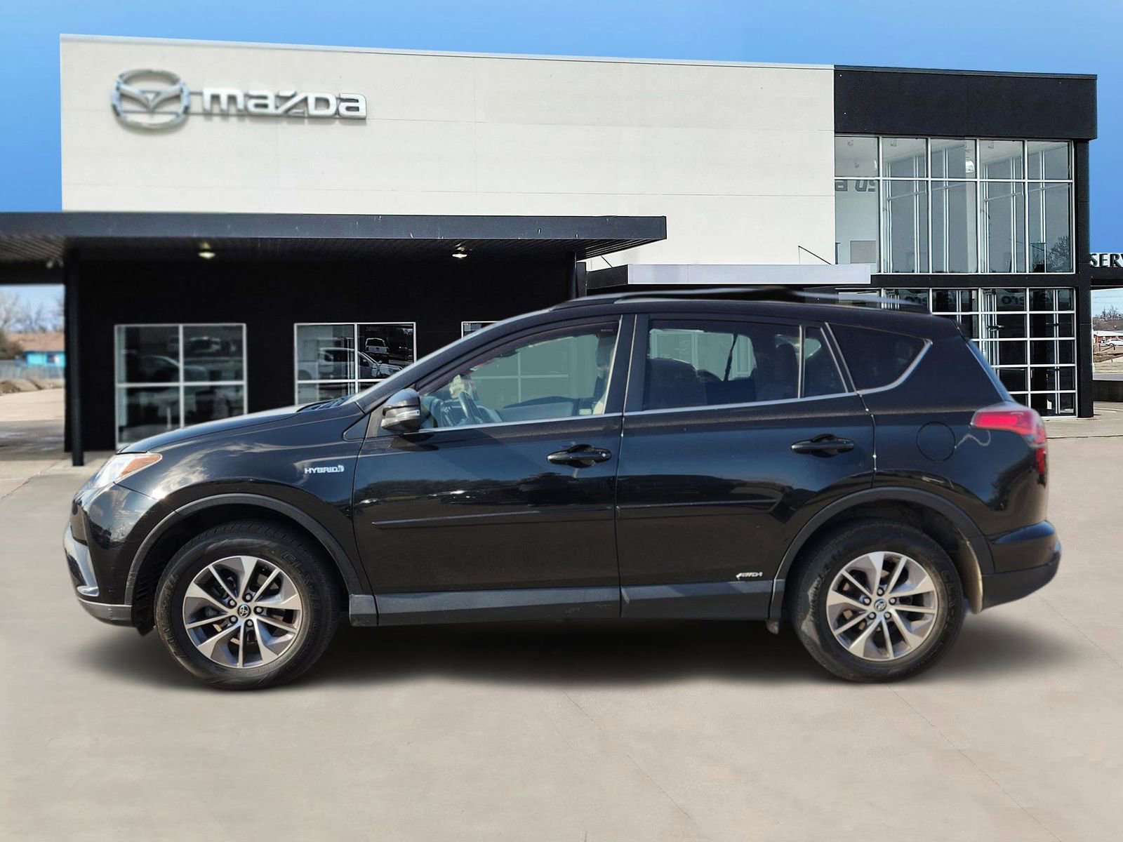 Used 2018 Toyota RAV4 XLE video 3
