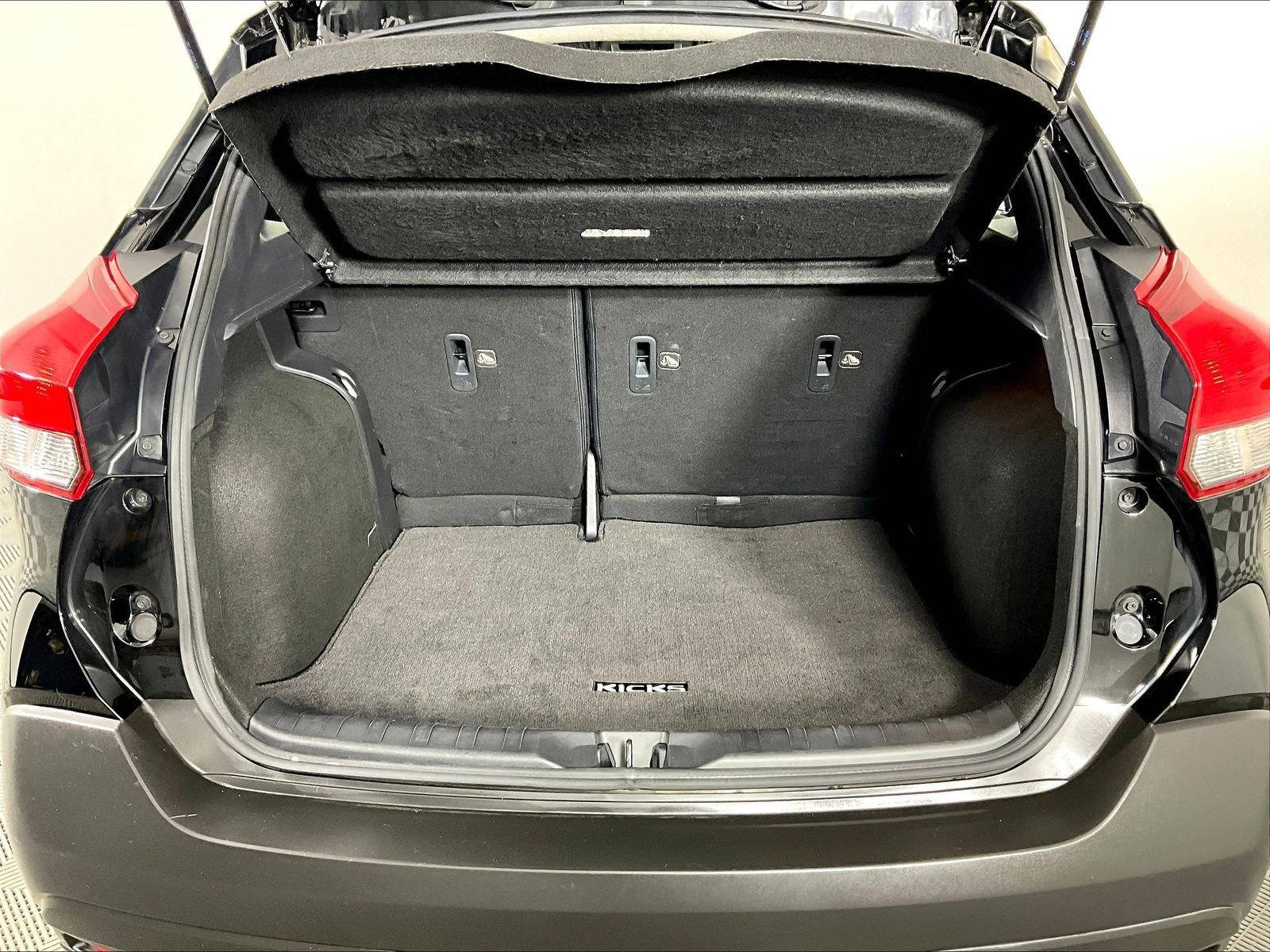 Used 2019 Nissan Kicks SV FWD image 35