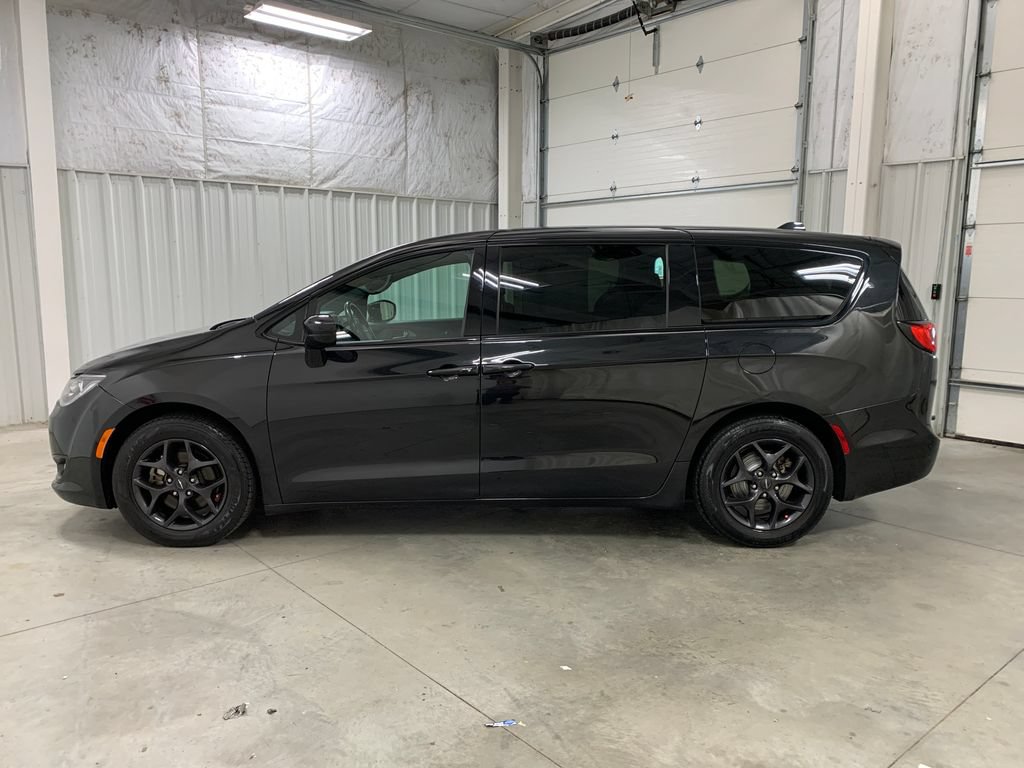 Used 2018 Chrysler Pacifica Touring Plus w/ S Appearance Package FWD image 22