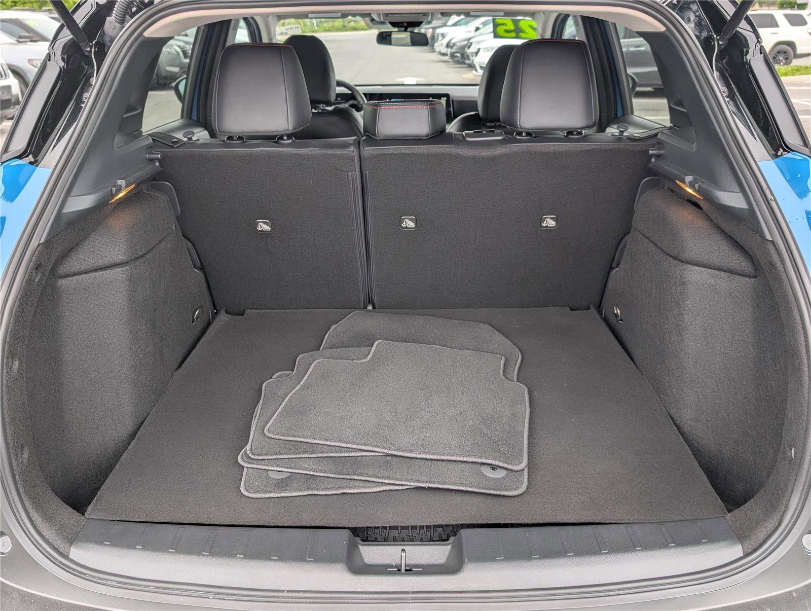 Used 2025 Nissan Kicks SR AWD/4WD image 13