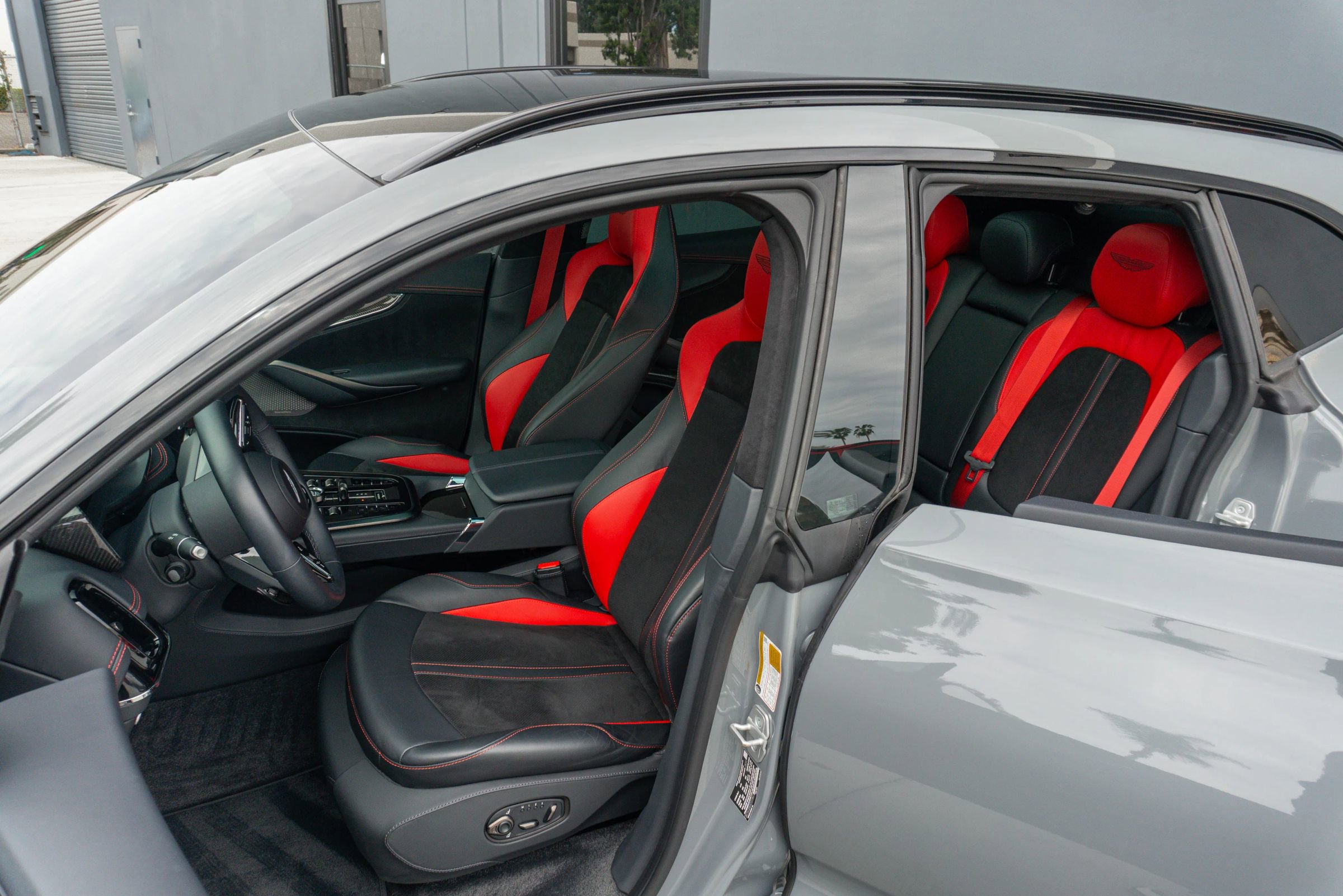 Used 2025 Aston Martin DBX 707 image 50