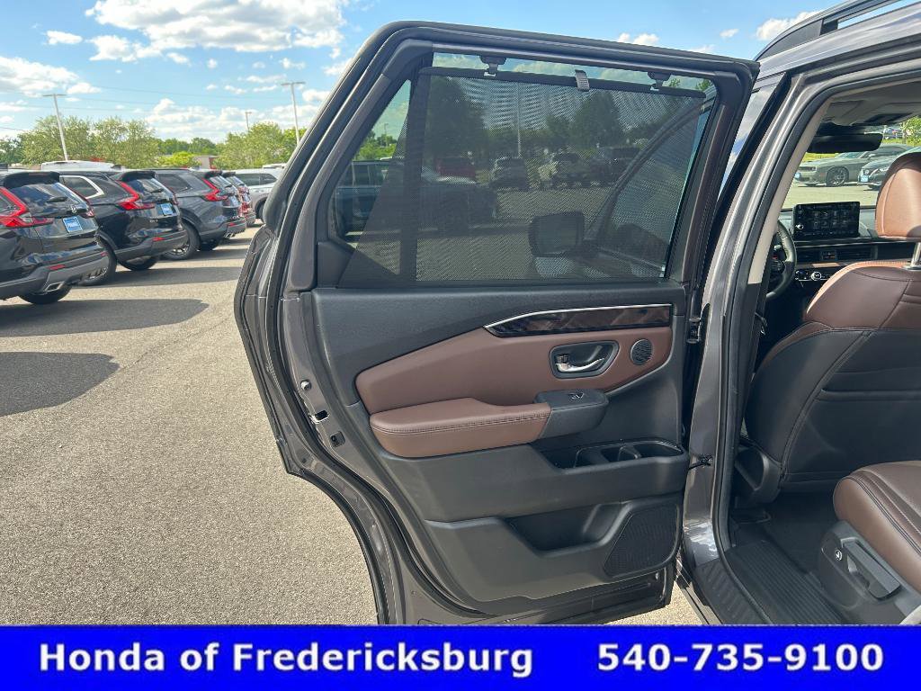 Used 2025 Honda Pilot Elite image 11