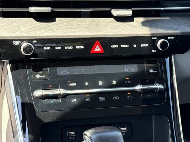 Used 2024 Kia Carnival EX FWD image 21