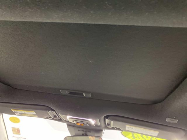 Used 2024 Toyota Corolla Cross AWD Hybrid w/ Moonroof Package image 11