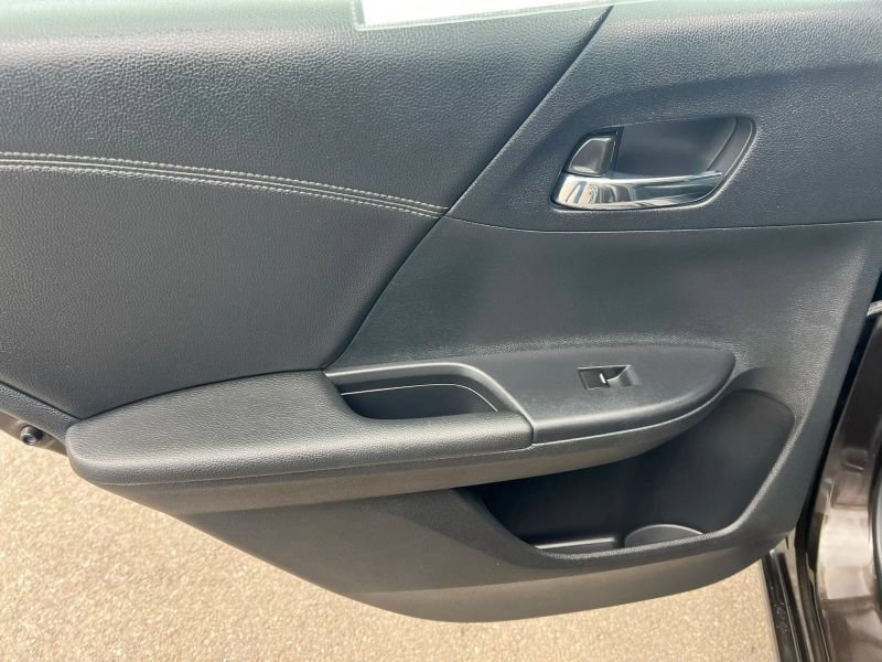Used 2017 Honda Accord EX-L image 18