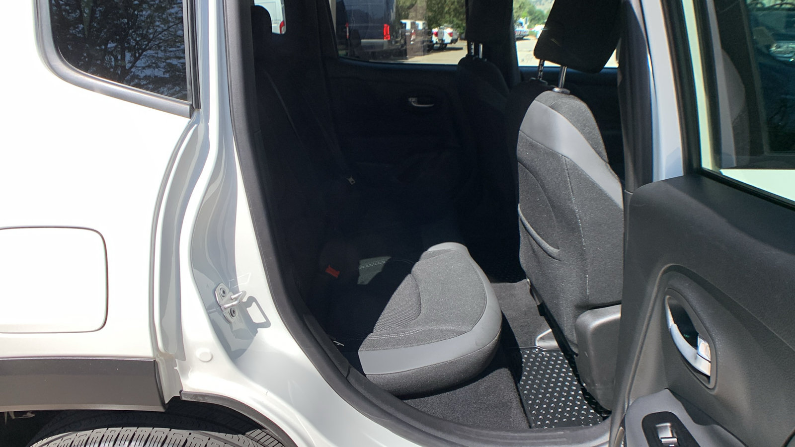Used 2023 Jeep Renegade Latitude w/ Premium Group AWD/4WD image 22