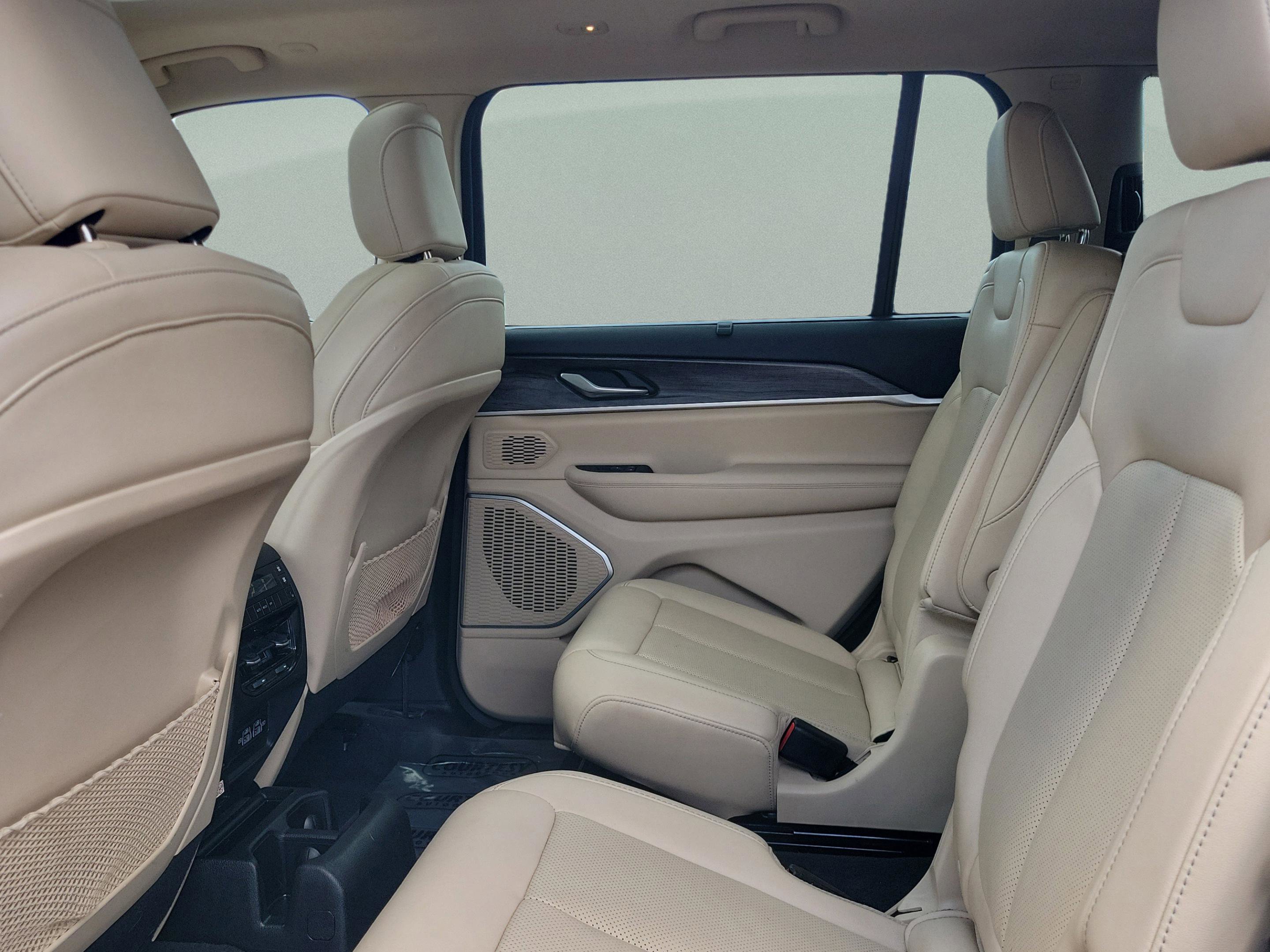 Used 2022 Jeep Grand Cherokee L Limited w/ Luxury Tech Group II image 13