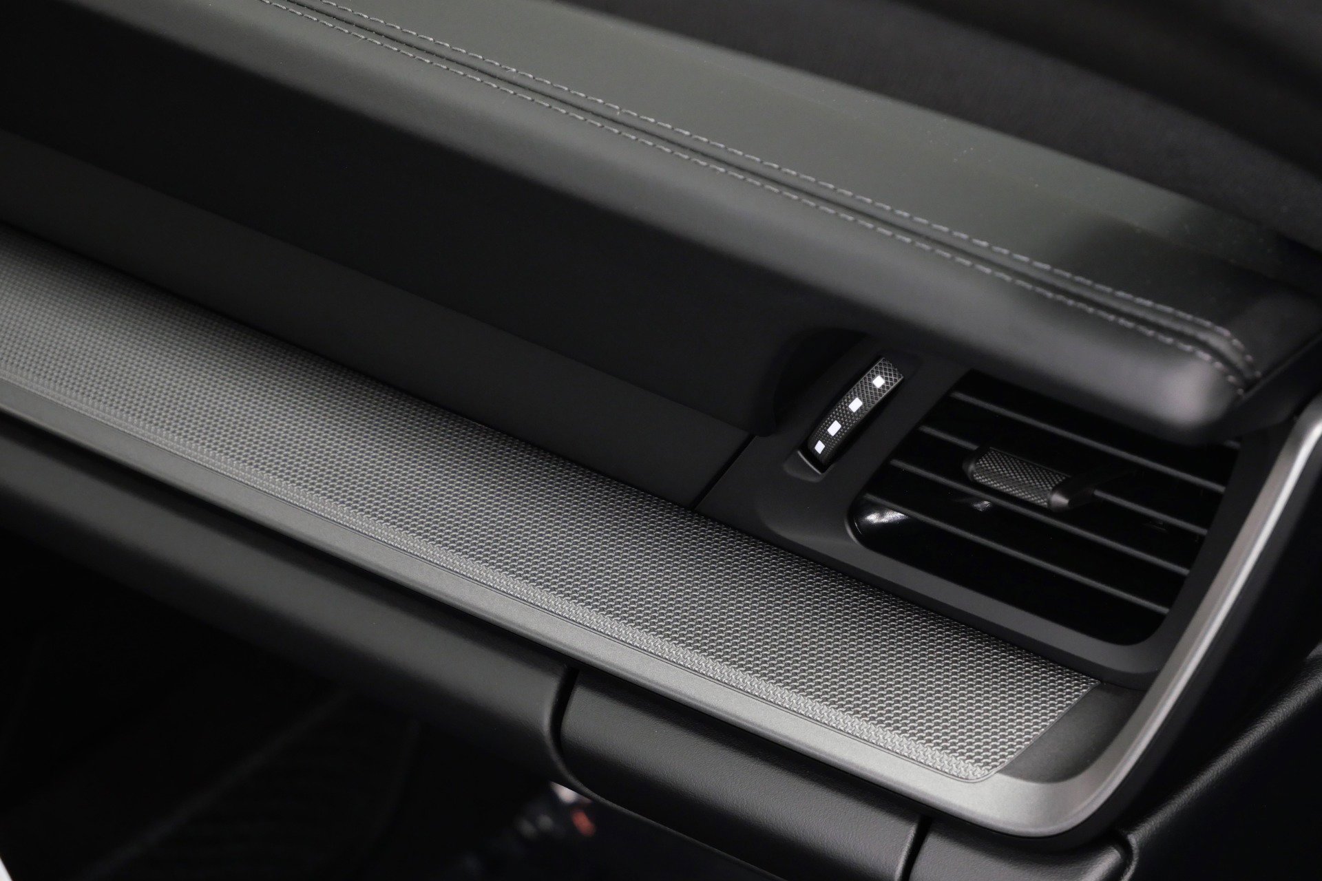 Used 2025 Porsche 911 Carrera w/ Premium Package image 31