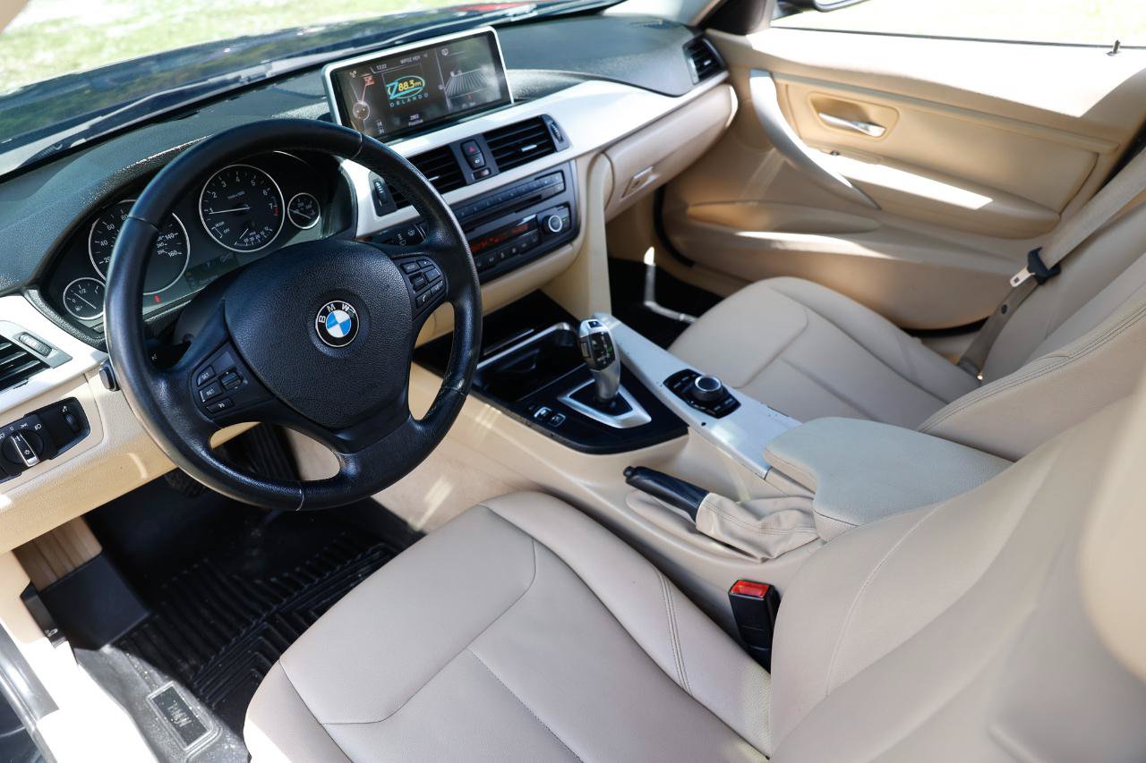 Used 2015 BMW 320i Sedan RWD image 4