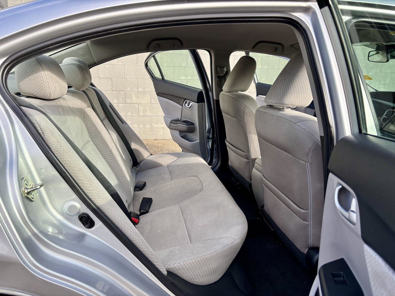 Used 2014 Honda Civic Hybrid Sedan image 9