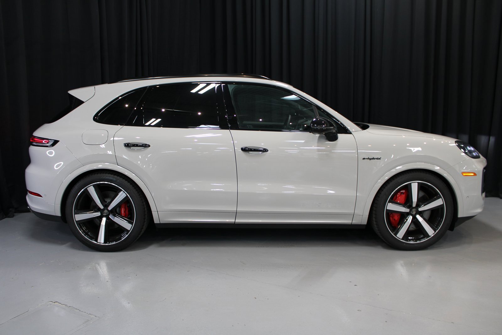 New 2025 Porsche Cayenne Turbo image 8