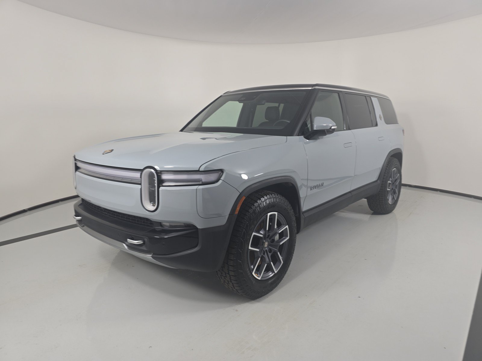 Used 2025 Rivian R1S Adventure AWD/4WD image 1