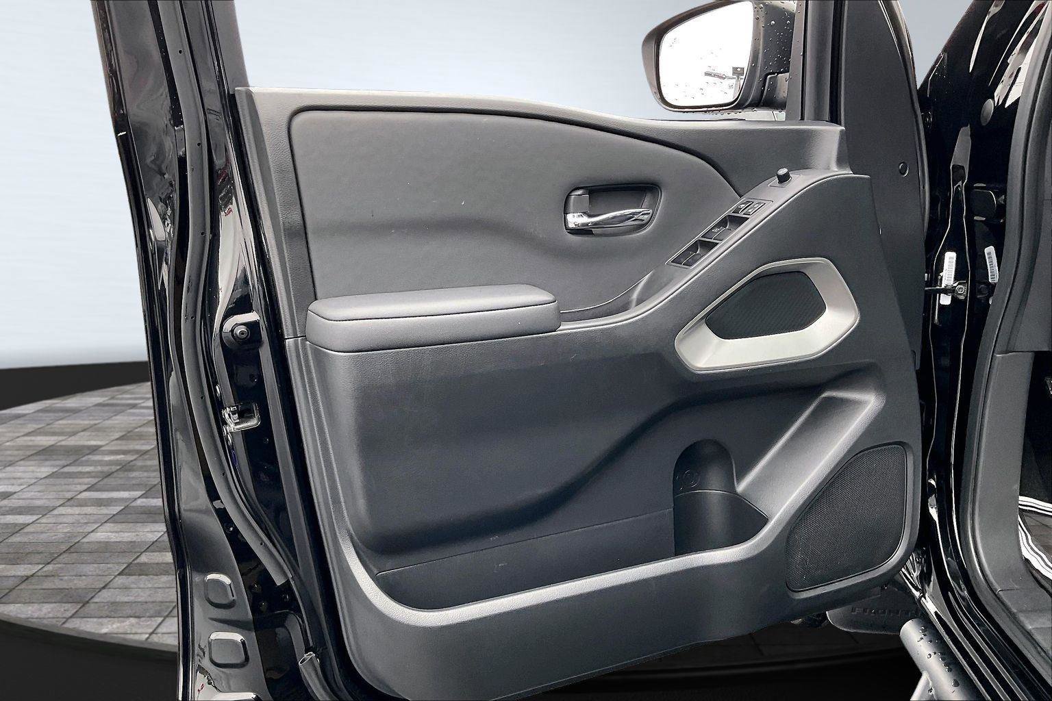 Used 2024 Nissan Frontier SV w/ SV Convenience Package image 24