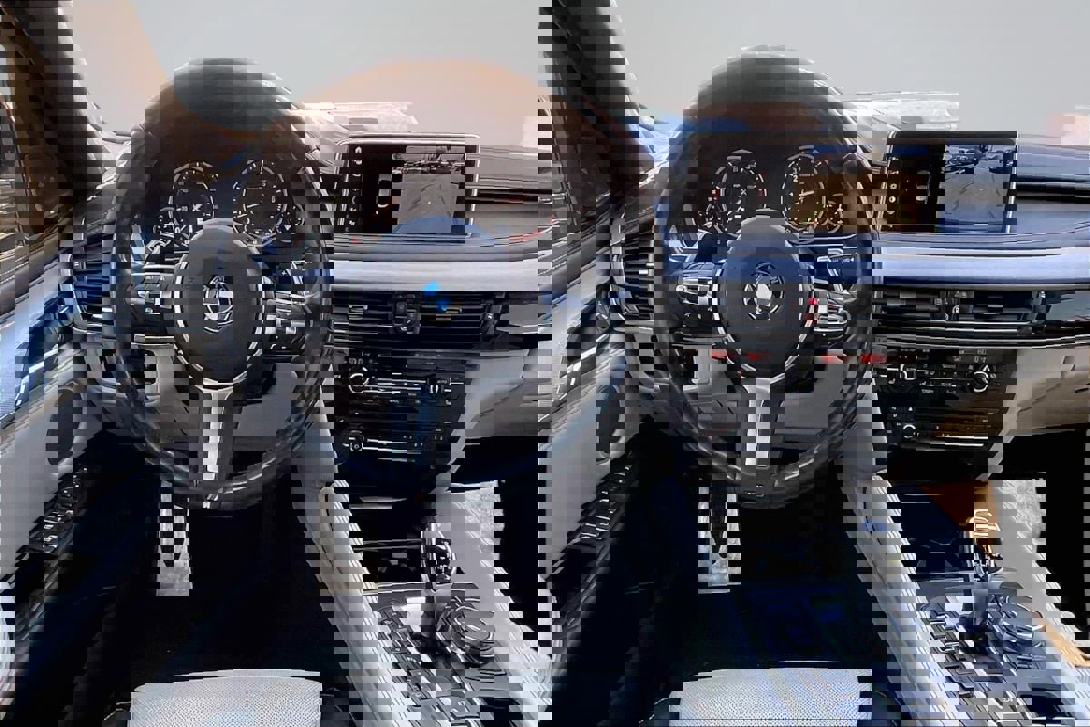 Used 2019 BMW X6 xDrive50i w/ M Sport Package image 5