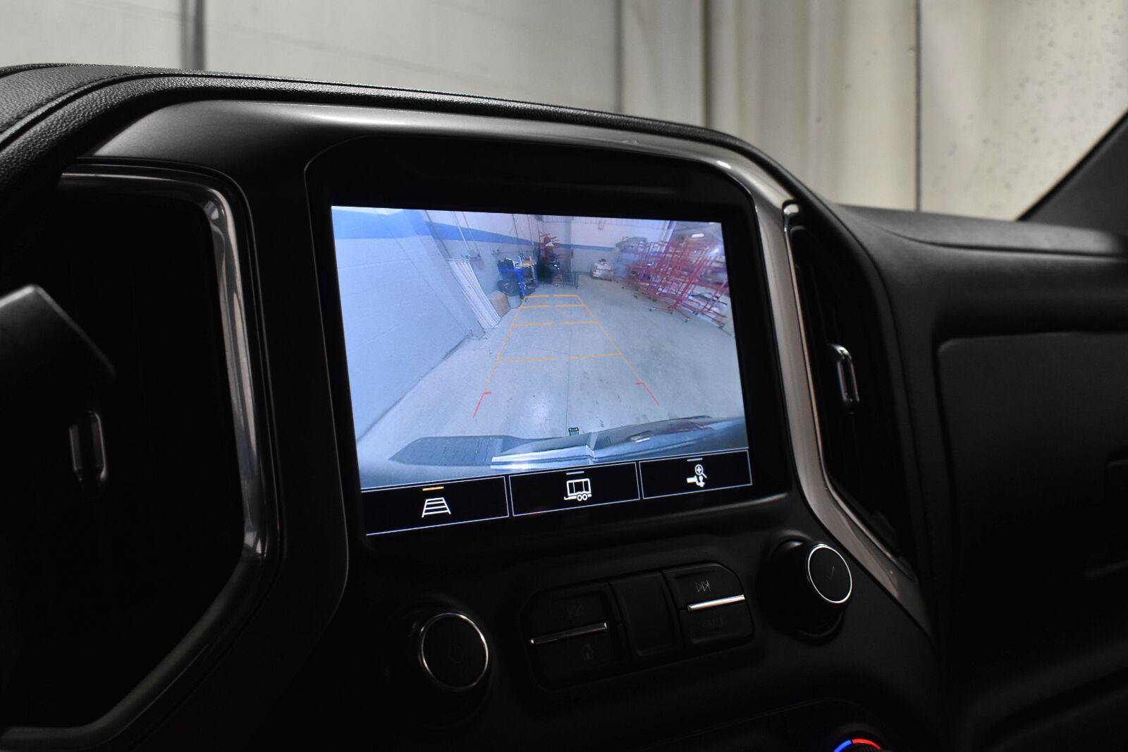 Used 2022 Chevrolet Silverado 1500 LT Trail Boss w/ LT Trail Boss Premium Package AWD/4WD image 16