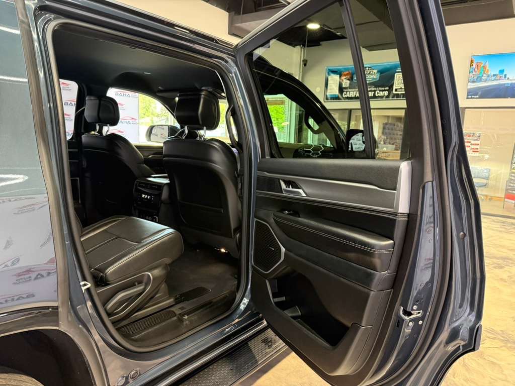 Used 2025 Jeep Wagoneer Series II AWD/4WD image 43