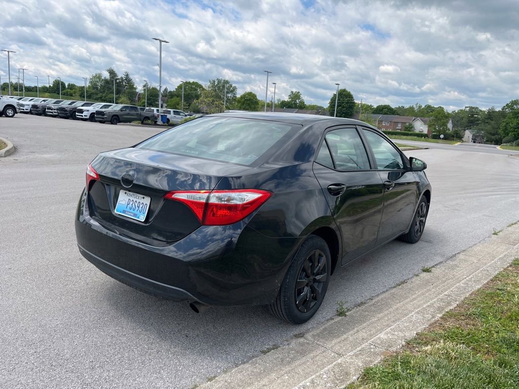 Used 2016 Toyota Corolla LE FWD image 3