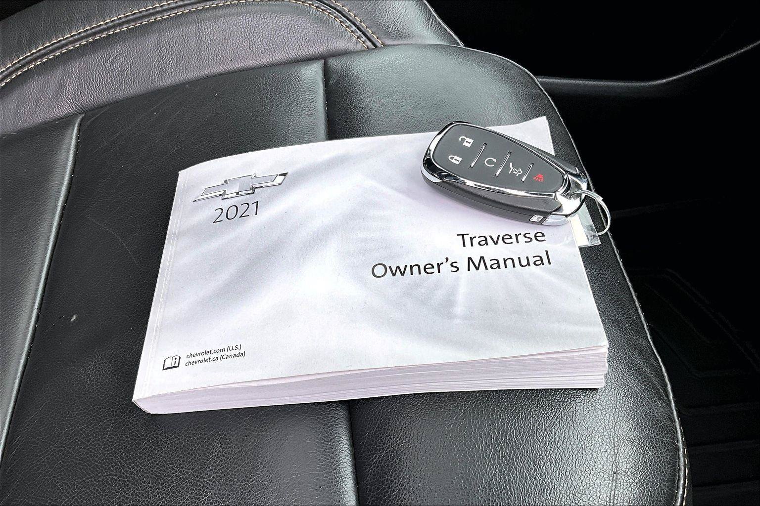 Used 2021 Chevrolet Traverse LT w/ LT Premium Package AWD/4WD image 12