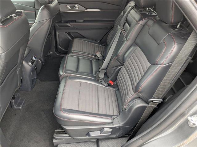 Used 2025 Ford Explorer ST-Line w/ ST-Line Street Pack image 21