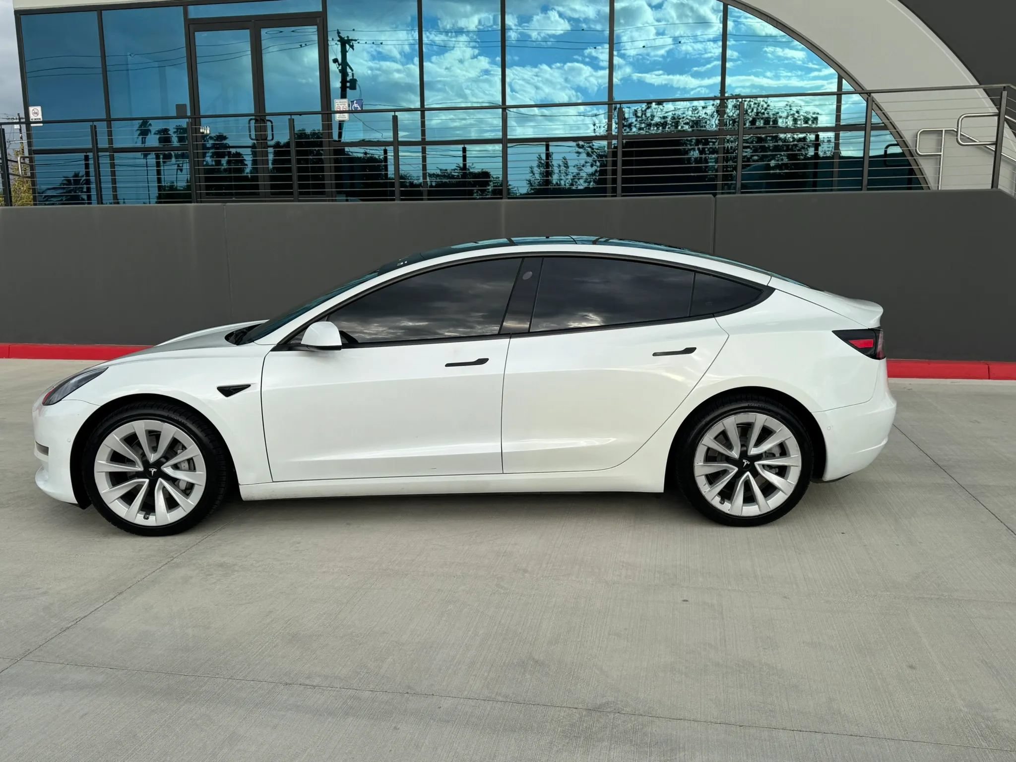 Used 2022 Tesla Model 3 Standard Range RWD image 3