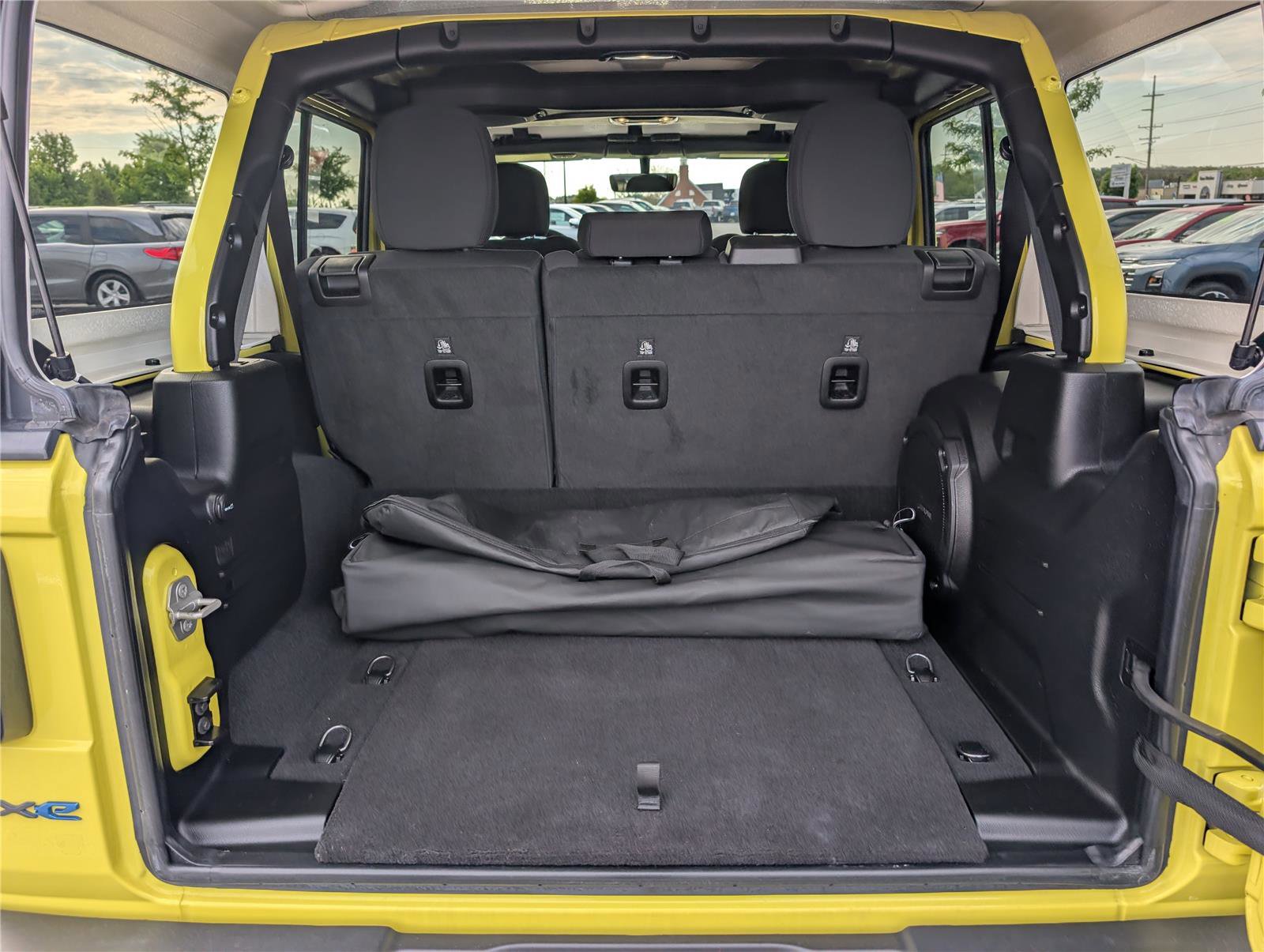 Used 2023 Jeep Wrangler Unlimited w/ Cold Weather Group AWD/4WD image 13