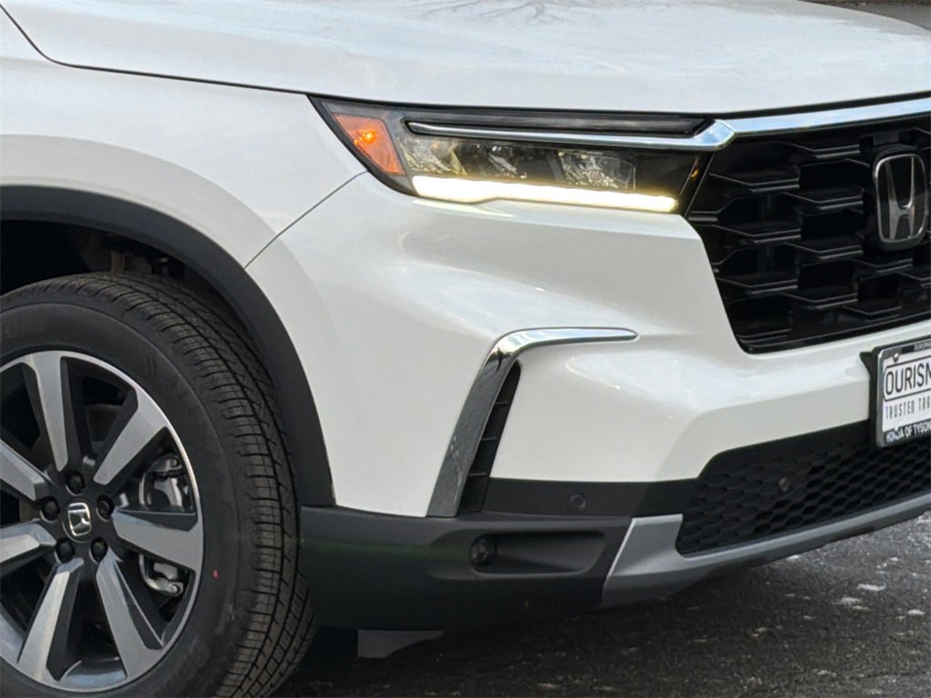 New 2025 Honda Pilot Touring image 4