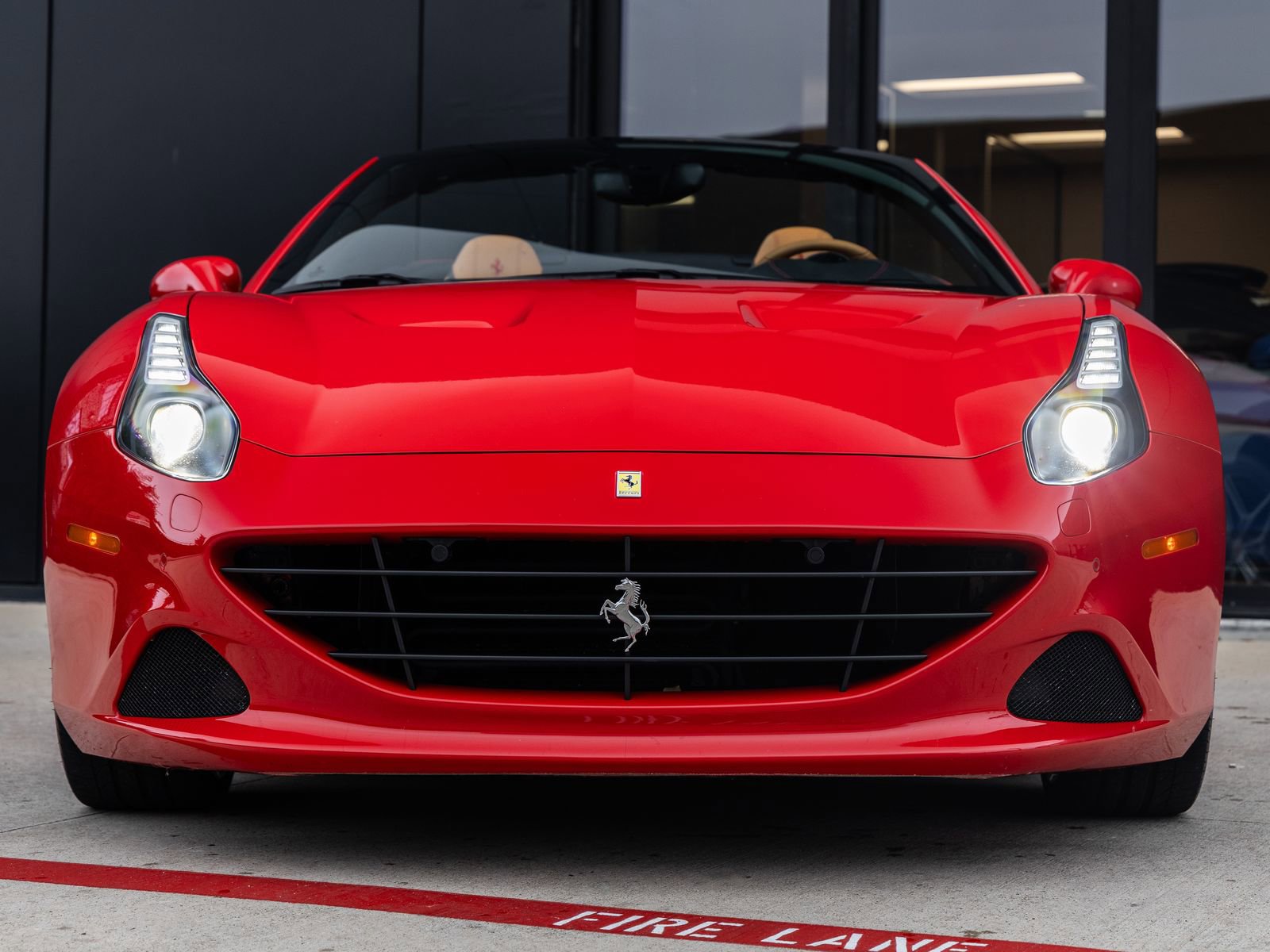 Used 2016 Ferrari California T RWD image 5