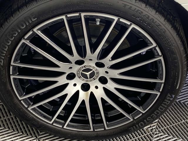 Used 2025 Mercedes-Benz C 300 4MATIC Sedan image 28