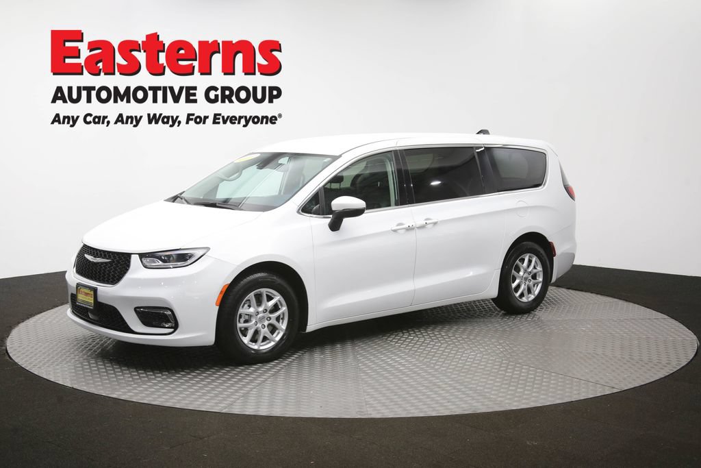 Used 2023 Chrysler Pacifica Touring-L FWD image 58