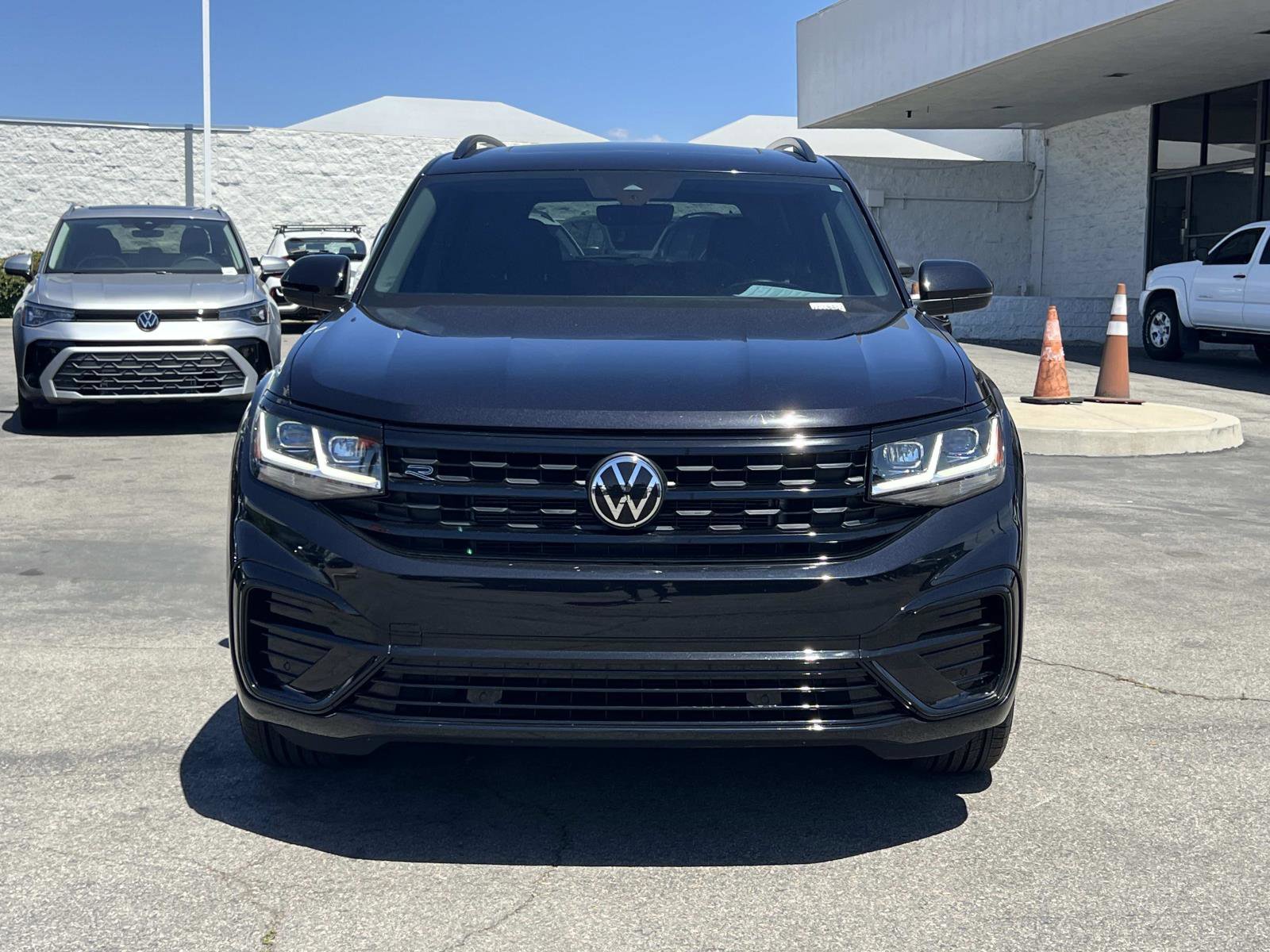 Certified 2023 Volkswagen Atlas SEL R-Line AWD/4WD image 4
