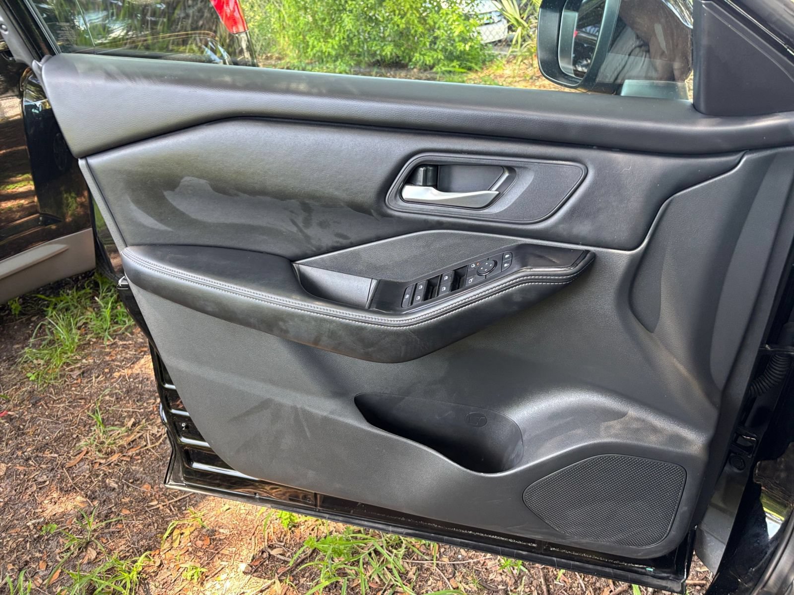 Used 2025 Nissan Rogue SV FWD image 18