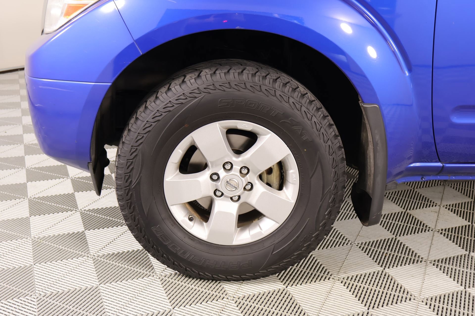Used 2013 Nissan Frontier SV w/ SV Value Truck Pkg AWD/4WD image 17