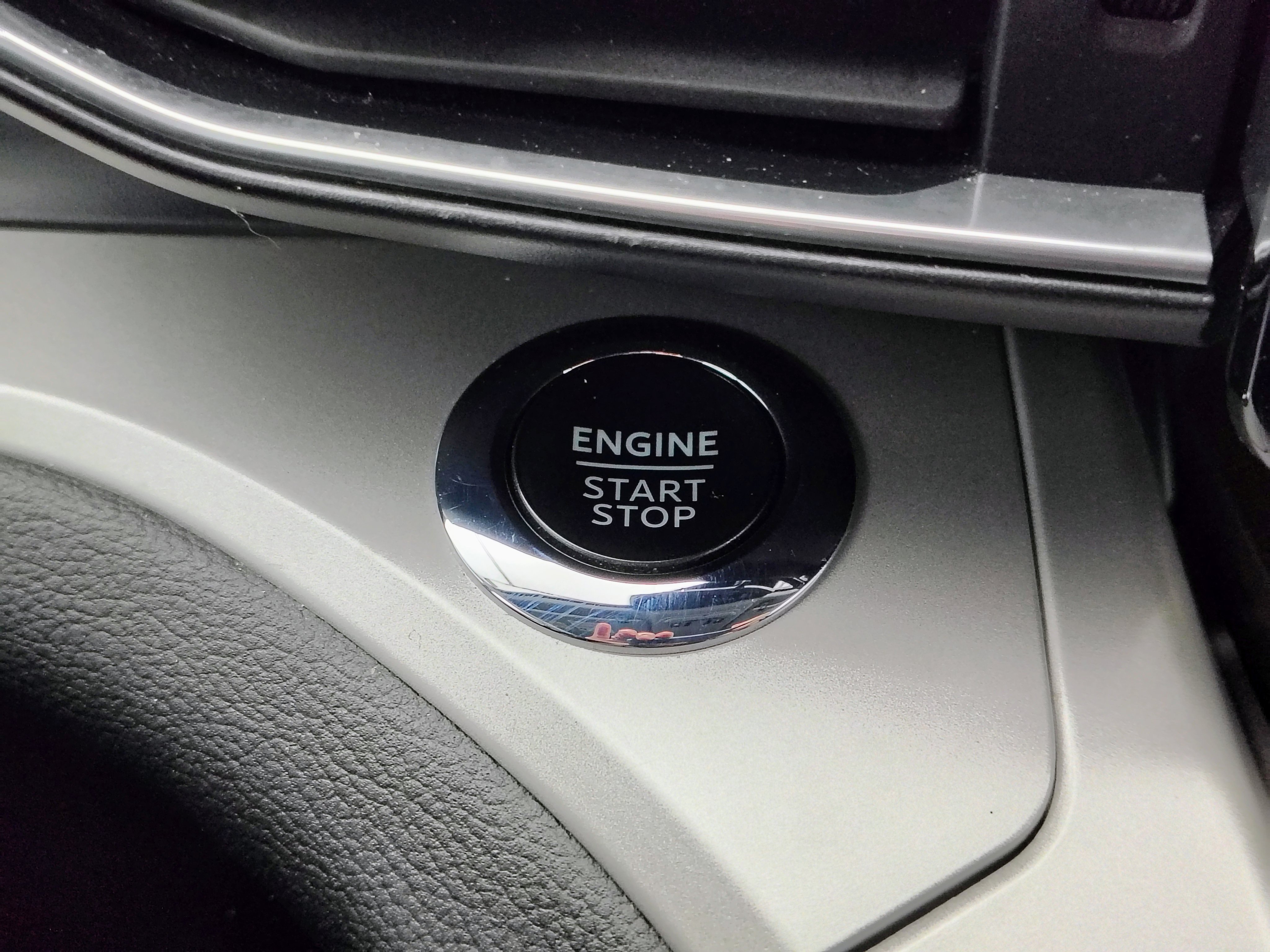 Used 2023 Ford Explorer XLT w/ Equipment Group 202A AWD/4WD image 42