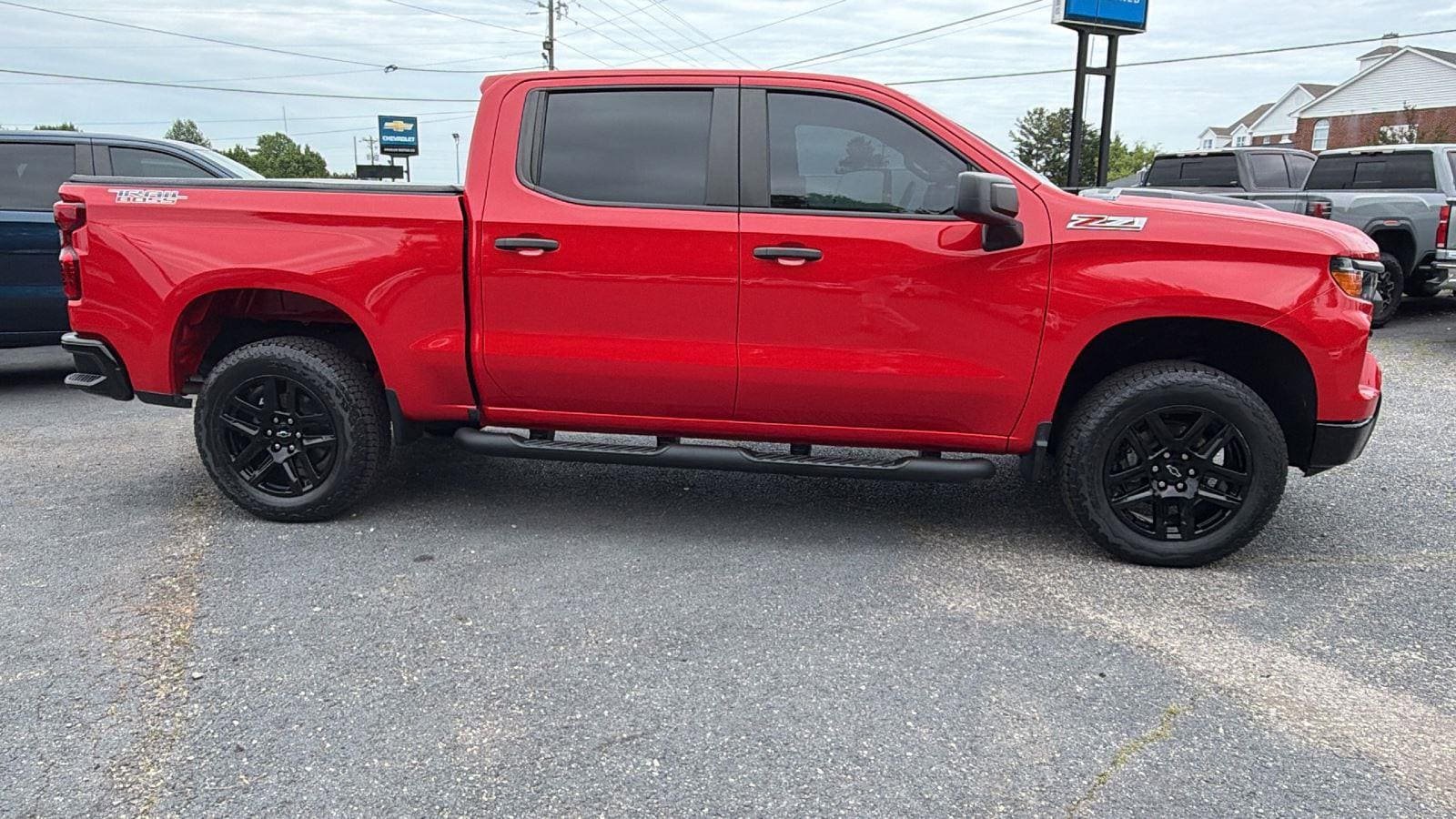 Certified 2022 Chevrolet Silverado 1500 Custom Trail Boss w/ LPO, Dark Essentials Package AWD/4WD image 4