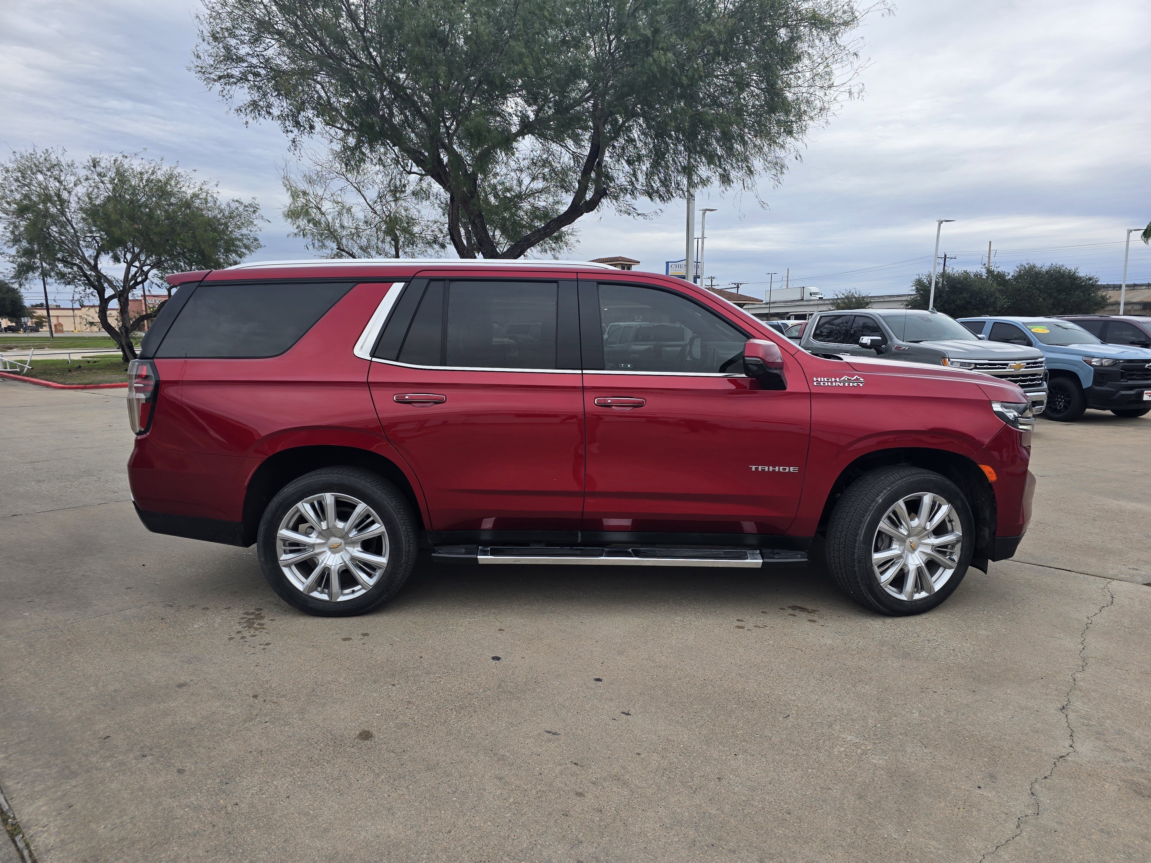 Used 2024 Chevrolet Tahoe High Country image 2