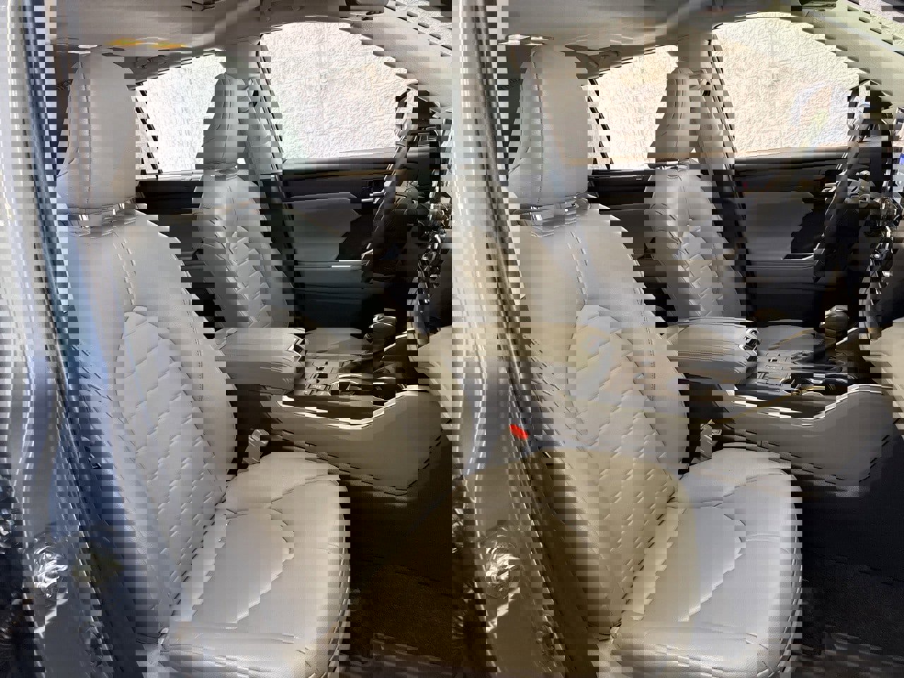 Certified 2024 Toyota Highlander XLE image 53