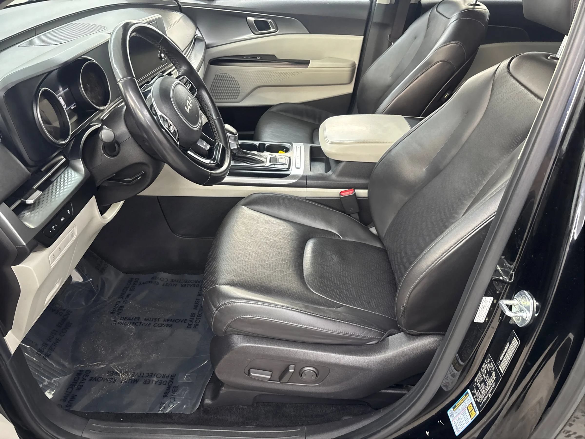Used 2022 Kia Carnival LX FWD image 13