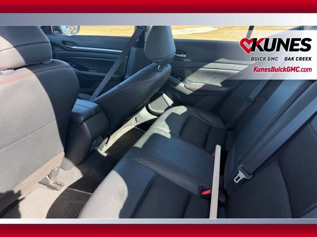 Used 2025 Nissan Altima 2.5 SR FWD image 8